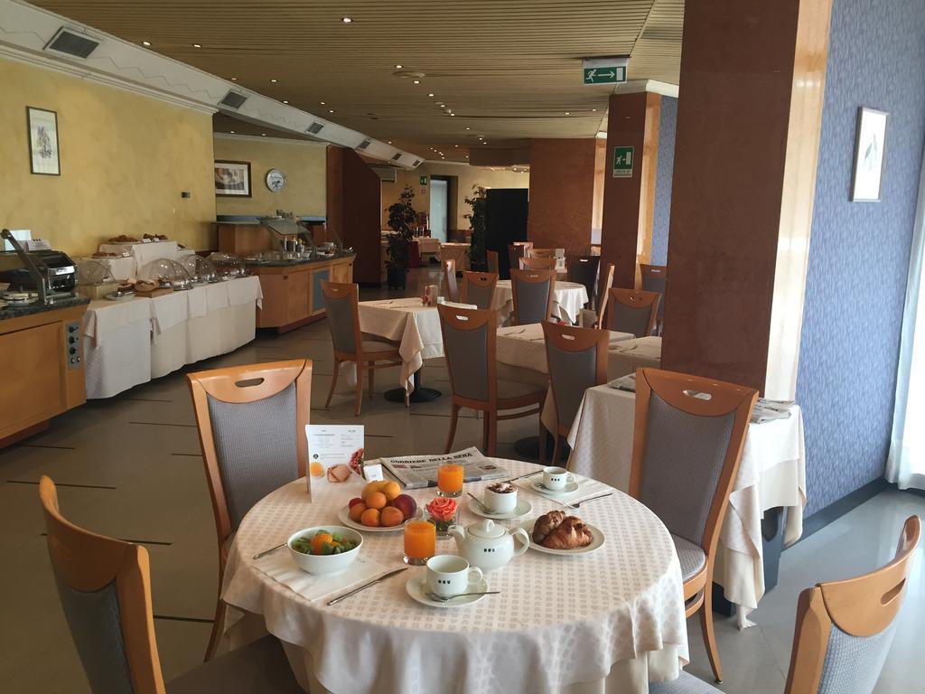 Una Hotel Лоді Екстер'єр фото