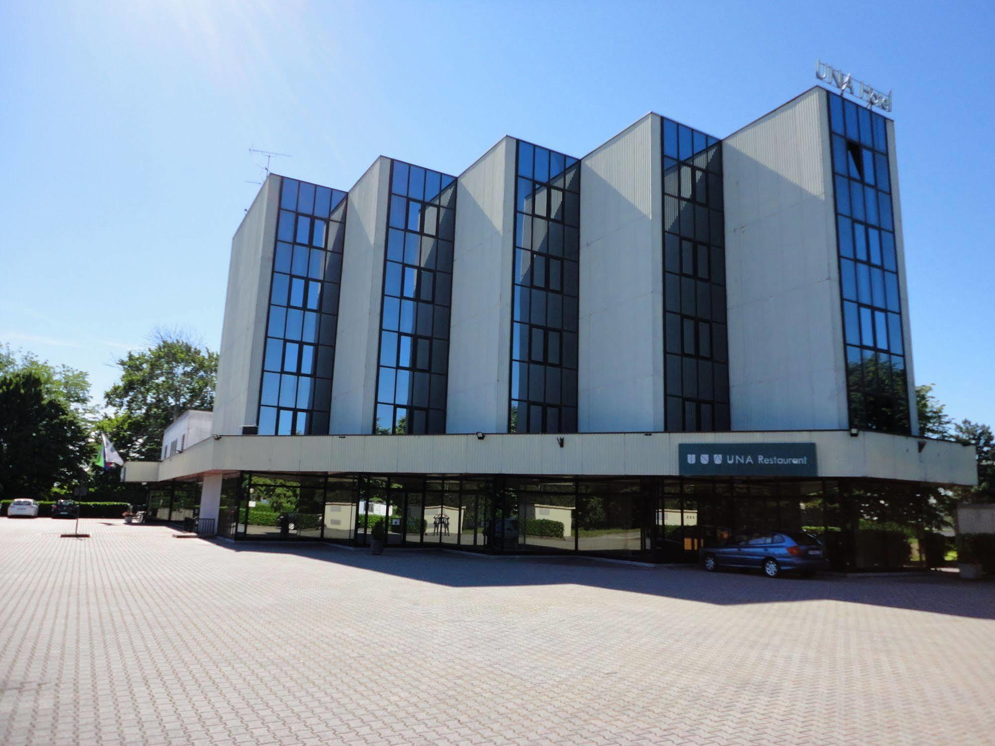 Una Hotel Лоді Екстер'єр фото