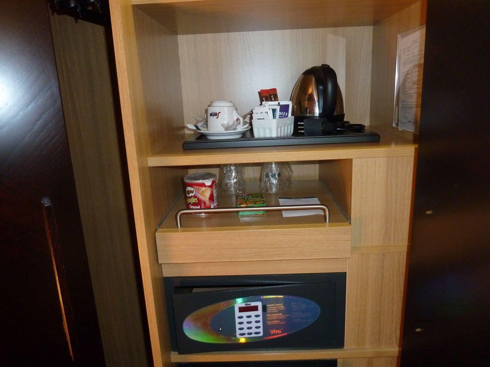 Una Hotel Лоді Екстер'єр фото