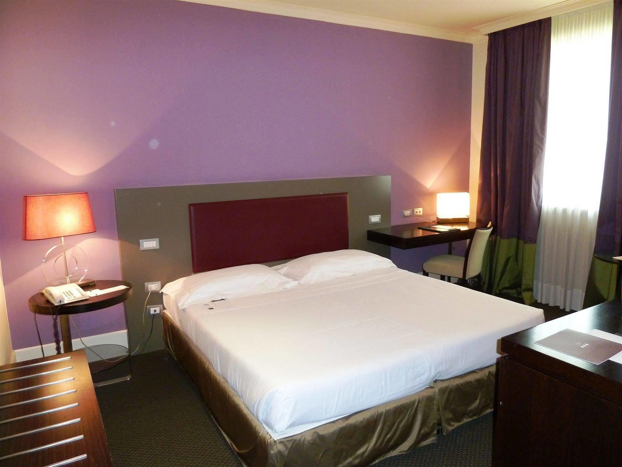 Una Hotel Лоді Екстер'єр фото