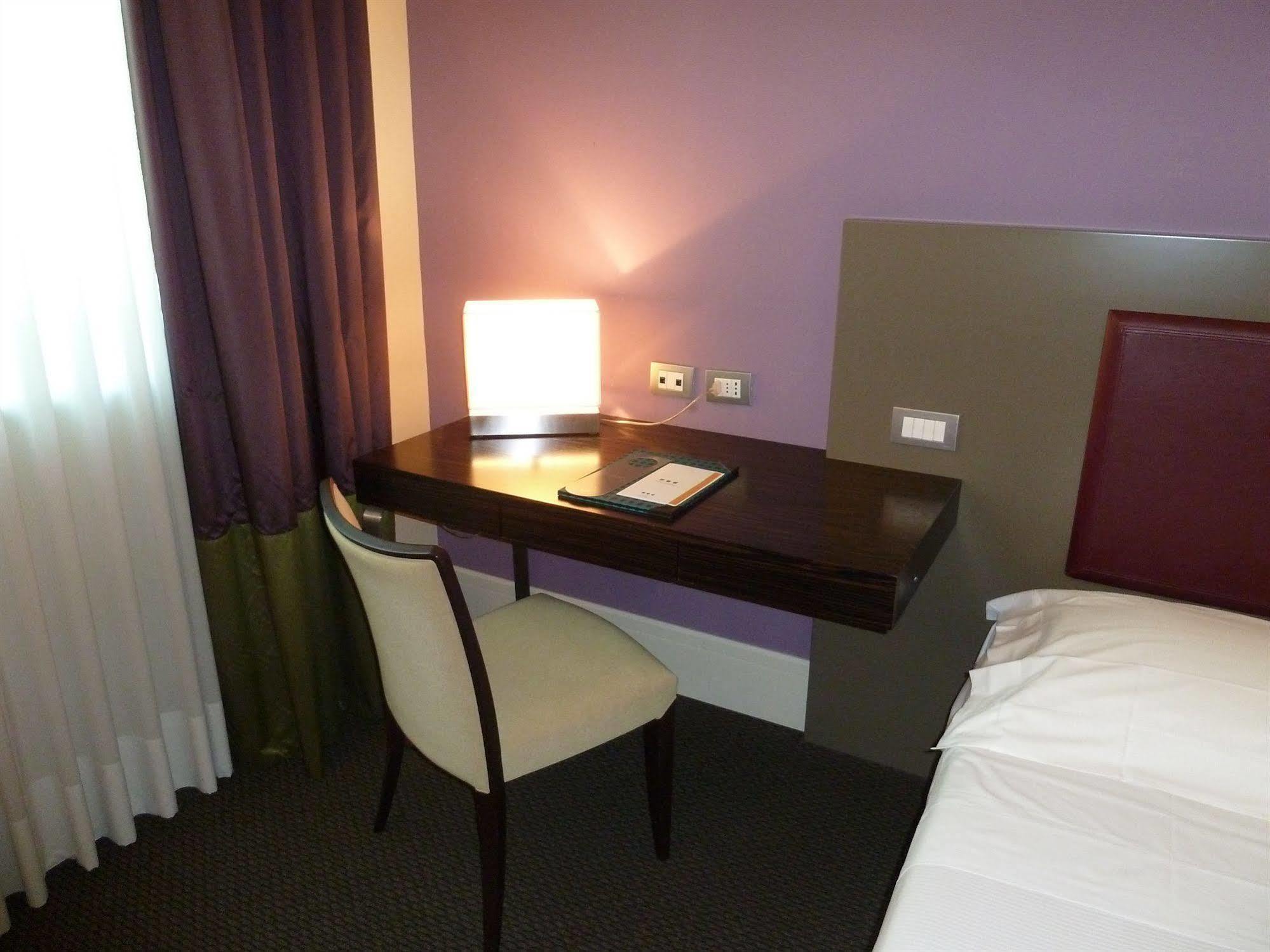 Una Hotel Лоді Екстер'єр фото