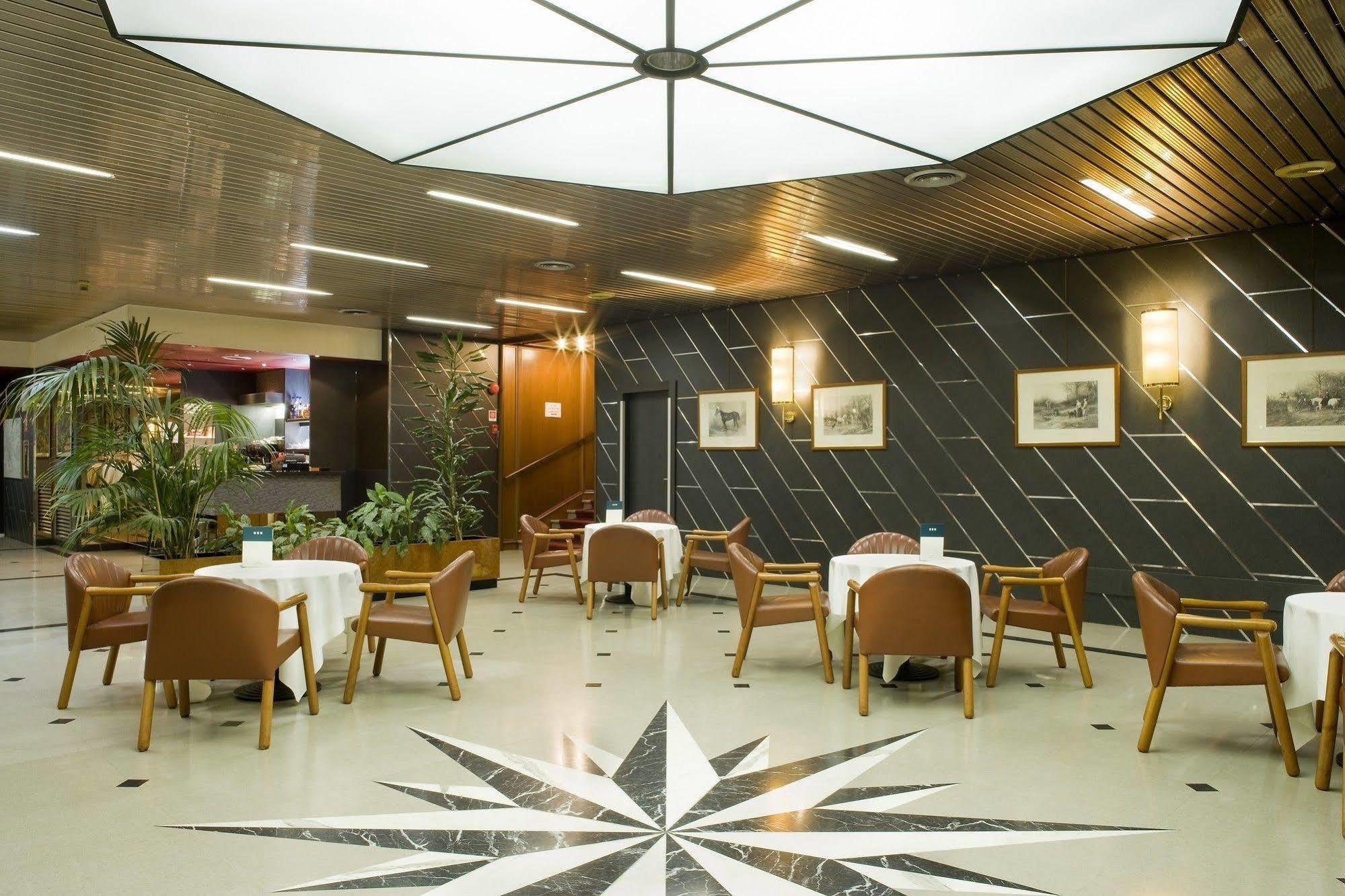 Una Hotel Лоді Ресторан фото