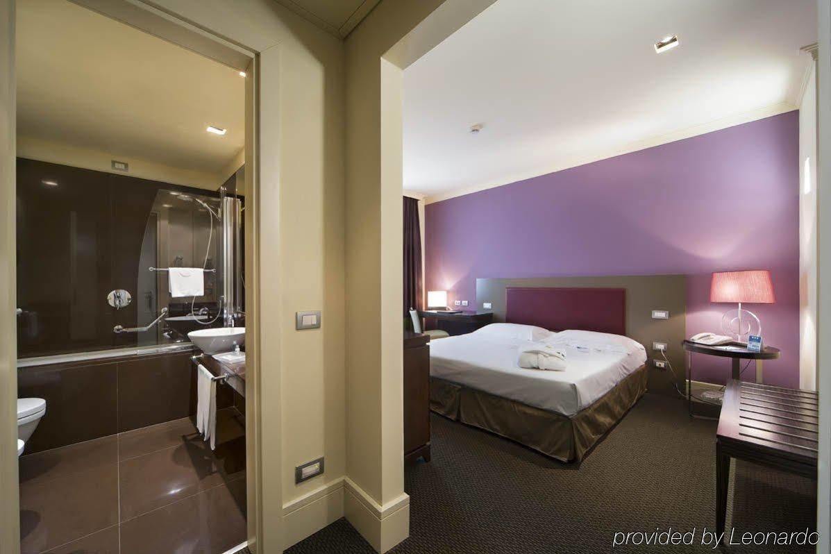 Una Hotel Лоді Номер фото